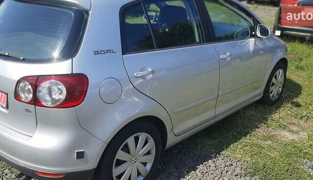 Серый Фольксваген Гольф Плюс, объемом двигателя 1.6 л и пробегом 256 тыс. км за 5500 $, фото 1 на Automoto.ua