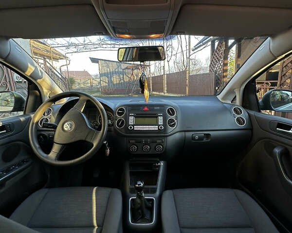 Серый Фольксваген Гольф Плюс, объемом двигателя 1.4 л и пробегом 191 тыс. км за 5900 $, фото 9 на Automoto.ua