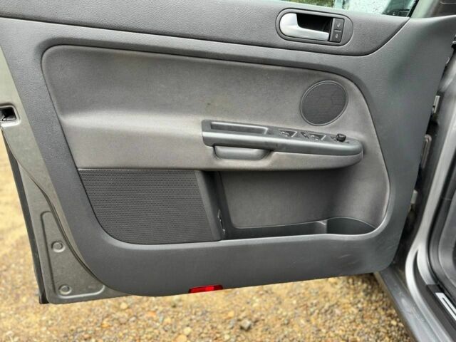 Серый Фольксваген Гольф Плюс, объемом двигателя 1.6 л и пробегом 232 тыс. км за 5900 $, фото 12 на Automoto.ua