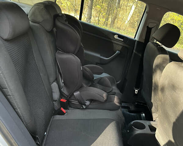 Серый Фольксваген Гольф Плюс, объемом двигателя 1.6 л и пробегом 333 тыс. км за 5650 $, фото 8 на Automoto.ua