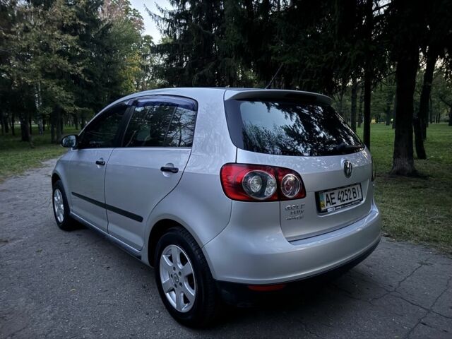 Серый Фольксваген Гольф Плюс, объемом двигателя 1.6 л и пробегом 202 тыс. км за 4499 $, фото 4 на Automoto.ua