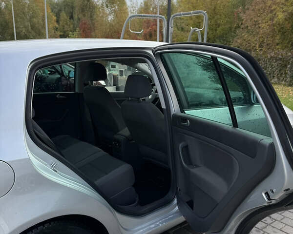 Фольксваген Гольф Плюс 2006 в Ровно на Automoto.ua Серый Фольксваген Гольф Плюс, объемом двигателя 1.6 л и пробегом 213 тыс. км за 5500 $, фото 6 на Automoto.ua