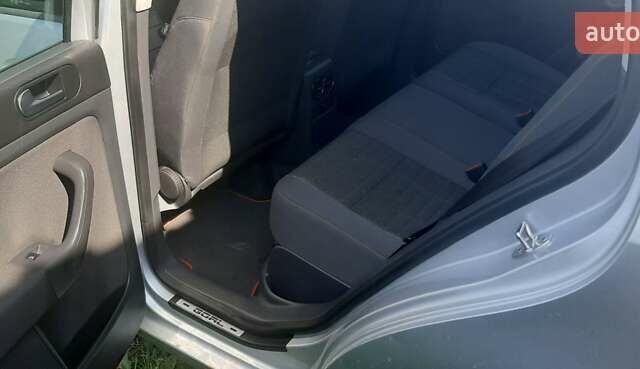 Серый Фольксваген Гольф Плюс, объемом двигателя 1.6 л и пробегом 256 тыс. км за 5500 $, фото 2 на Automoto.ua