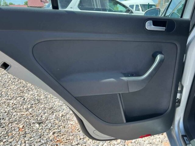 Серый Фольксваген Гольф Плюс, объемом двигателя 1.4 л и пробегом 244 тыс. км за 5600 $, фото 15 на Automoto.ua