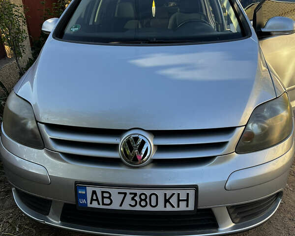 Серый Фольксваген Гольф Плюс, объемом двигателя 1.39 л и пробегом 192 тыс. км за 5800 $, фото 2 на Automoto.ua