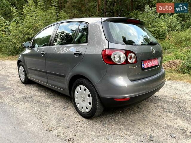 Серый Фольксваген Гольф Плюс, объемом двигателя 1.4 л и пробегом 232 тыс. км за 5750 $, фото 7 на Automoto.ua