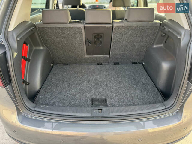 Серый Фольксваген Гольф Плюс, объемом двигателя 1.4 л и пробегом 174 тыс. км за 5650 $, фото 32 на Automoto.ua