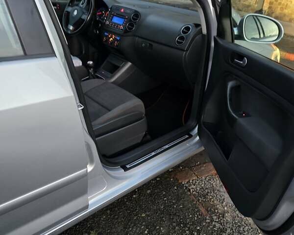 Серый Фольксваген Гольф Плюс, объемом двигателя 1.6 л и пробегом 202 тыс. км за 4950 $, фото 11 на Automoto.ua