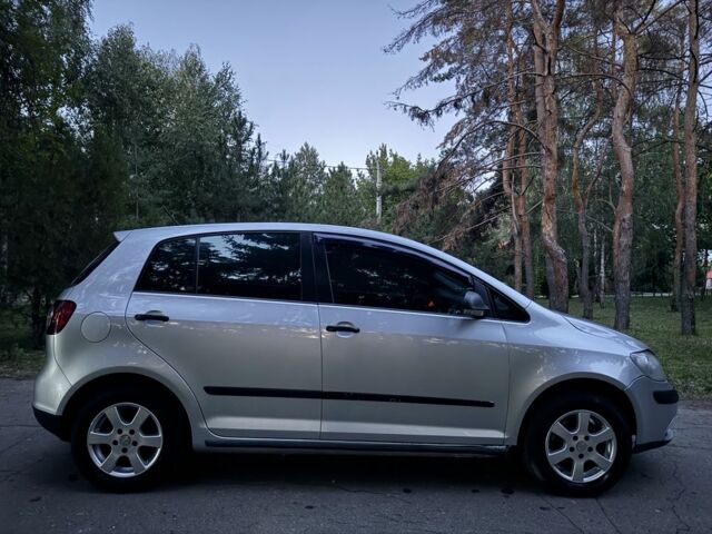 Серый Фольксваген Гольф Плюс, объемом двигателя 1.6 л и пробегом 202 тыс. км за 4499 $, фото 7 на Automoto.ua