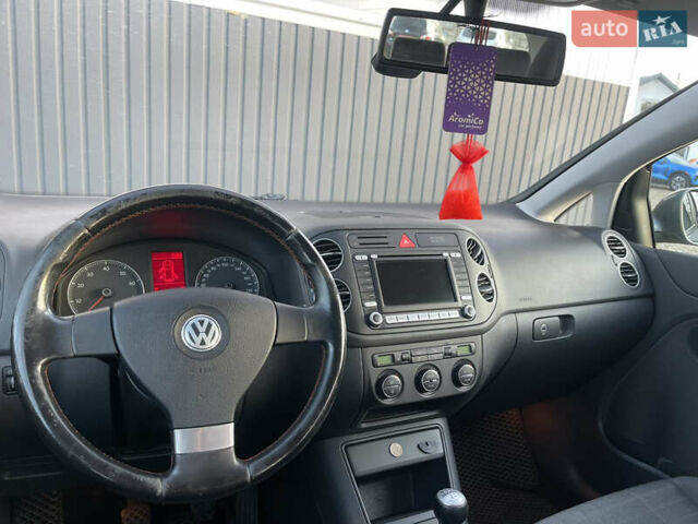 Серый Фольксваген Гольф Плюс, объемом двигателя 1.6 л и пробегом 261 тыс. км за 6550 $, фото 30 на Automoto.ua