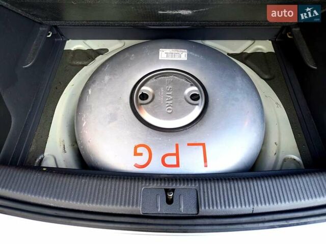 Сірий Фольксваген Golf Plus, об'ємом двигуна 1.4 л та пробігом 247 тис. км за 5100 $, фото 58 на Automoto.ua