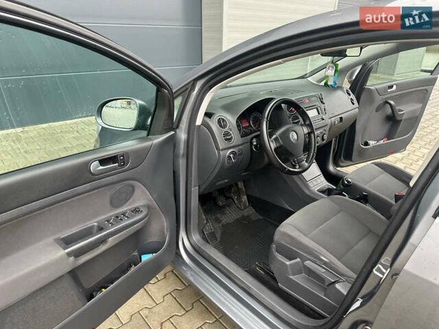 Серый Фольксваген Гольф Плюс, объемом двигателя 1.6 л и пробегом 215 тыс. км за 5499 $, фото 15 на Automoto.ua