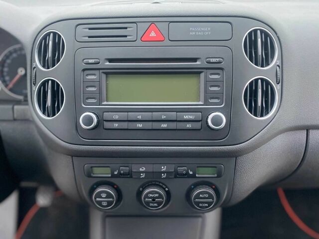 Серый Фольксваген Гольф Плюс, объемом двигателя 1.9 л и пробегом 216 тыс. км за 2950 $, фото 17 на Automoto.ua