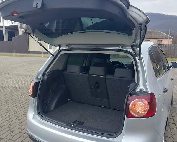 Серый Фольксваген Гольф Плюс, объемом двигателя 1.6 л и пробегом 200 тыс. км за 5600 $, фото 9 на Automoto.ua