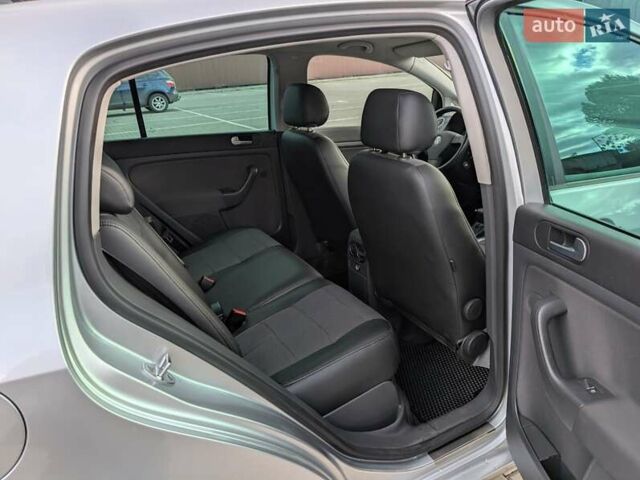 Фольксваген Гольф Плюс 2006 в Черкассах на Automoto.ua Серый Фольксваген Гольф Плюс, объемом двигателя 1.6 л и пробегом 140 тыс. км за 7500 $, фото 10 на Automoto.ua