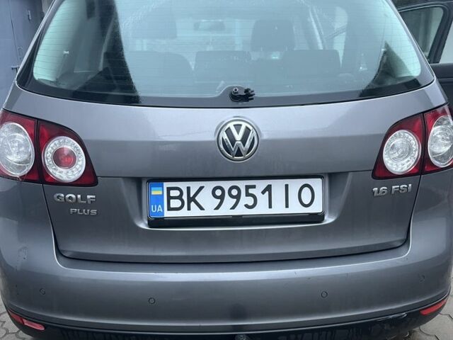 Серый Фольксваген Гольф Плюс, объемом двигателя 1.6 л и пробегом 190 тыс. км за 4900 $, фото 4 на Automoto.ua