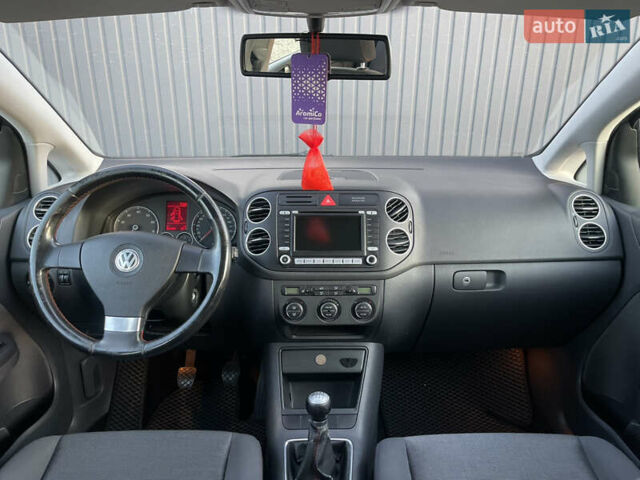 Серый Фольксваген Гольф Плюс, объемом двигателя 1.6 л и пробегом 261 тыс. км за 6550 $, фото 28 на Automoto.ua