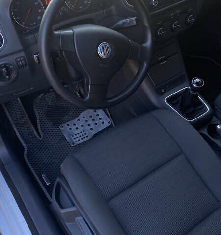 Серый Фольксваген Гольф Плюс, объемом двигателя 1.6 л и пробегом 212 тыс. км за 5399 $, фото 14 на Automoto.ua