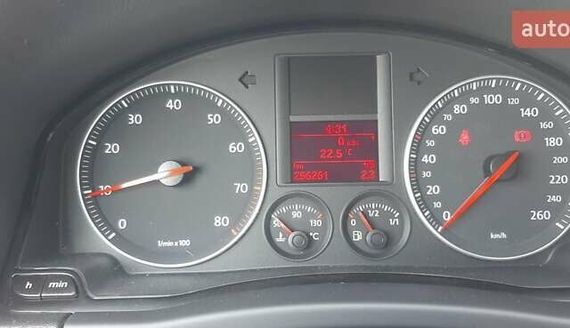 Серый Фольксваген Гольф Плюс, объемом двигателя 1.6 л и пробегом 256 тыс. км за 5500 $, фото 13 на Automoto.ua