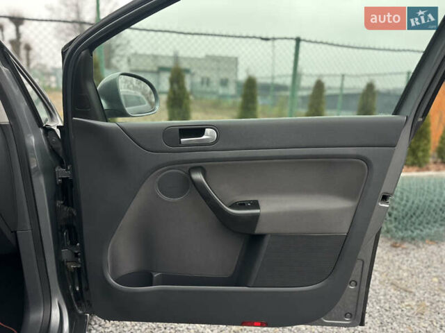 Сірий Фольксваген Golf Plus, об'ємом двигуна 1.6 л та пробігом 202 тис. км за 6500 $, фото 34 на Automoto.ua
