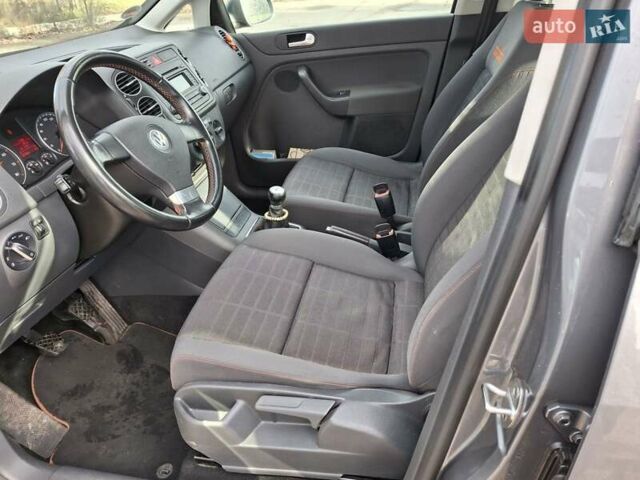 Серый Фольксваген Гольф Плюс, объемом двигателя 1.4 л и пробегом 227 тыс. км за 5500 $, фото 14 на Automoto.ua