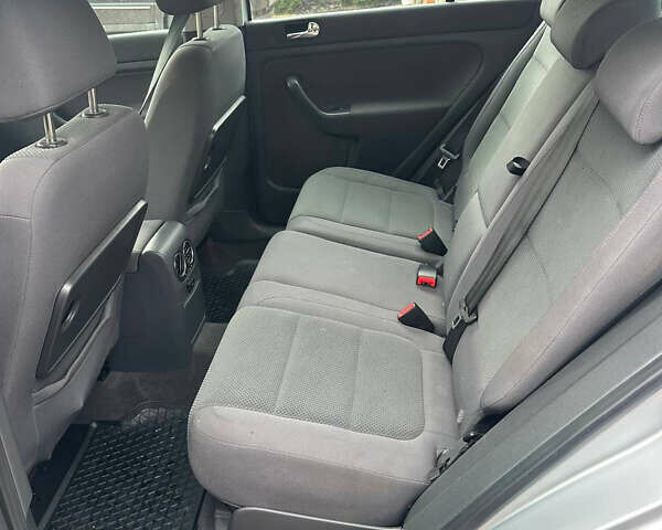 Серый Фольксваген Гольф Плюс, объемом двигателя 1.6 л и пробегом 250 тыс. км за 5300 $, фото 8 на Automoto.ua