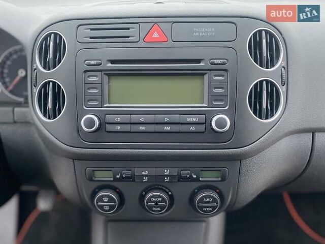 Серый Фольксваген Гольф Плюс, объемом двигателя 1.9 л и пробегом 216 тыс. км за 2950 $, фото 17 на Automoto.ua