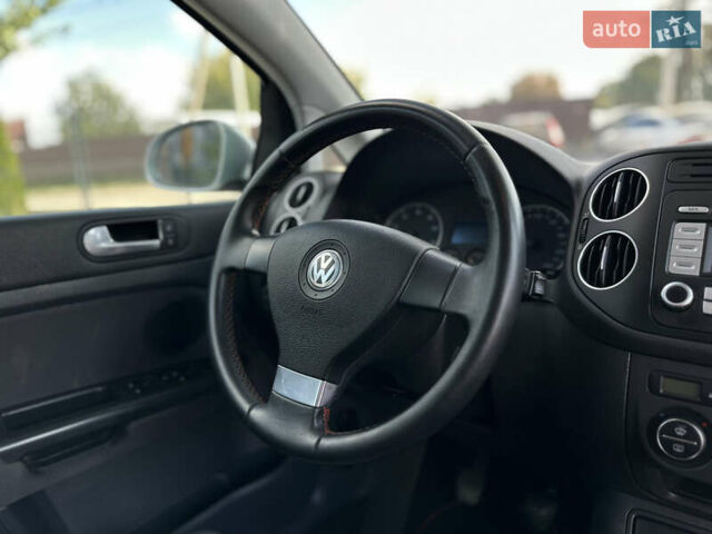 Серый Фольксваген Гольф Плюс, объемом двигателя 1.6 л и пробегом 221 тыс. км за 6400 $, фото 43 на Automoto.ua
