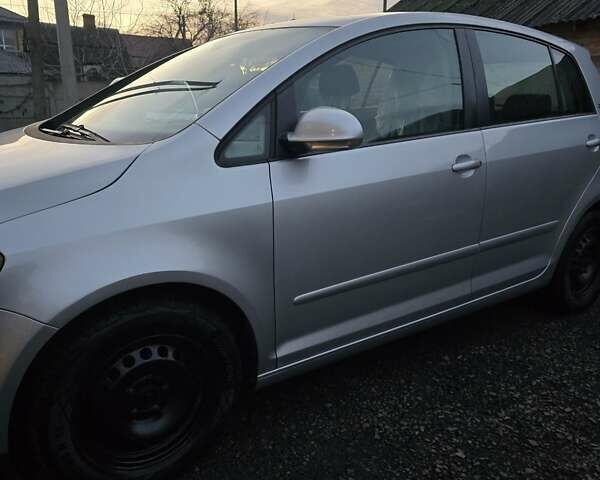 Серый Фольксваген Гольф Плюс, объемом двигателя 1.6 л и пробегом 202 тыс. км за 4950 $, фото 13 на Automoto.ua