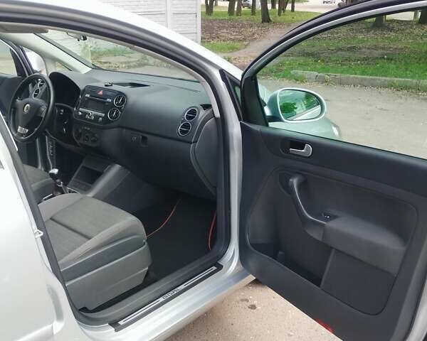 Серый Фольксваген Гольф Плюс, объемом двигателя 1.6 л и пробегом 180 тыс. км за 6700 $, фото 20 на Automoto.ua