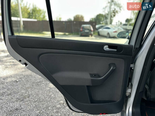 Серый Фольксваген Гольф Плюс, объемом двигателя 1.6 л и пробегом 221 тыс. км за 6400 $, фото 30 на Automoto.ua