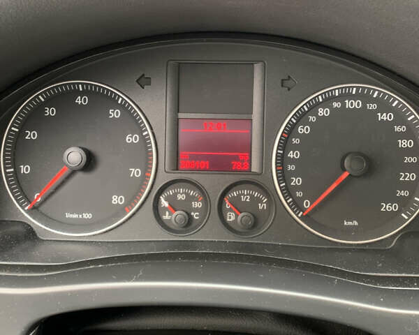 Серый Фольксваген Гольф Плюс, объемом двигателя 1.6 л и пробегом 206 тыс. км за 5999 $, фото 24 на Automoto.ua