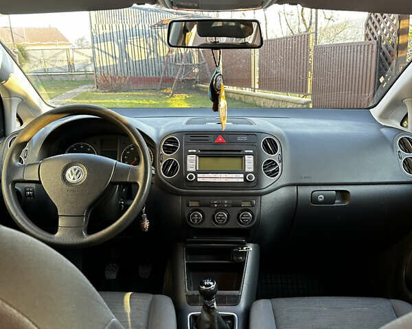 Серый Фольксваген Гольф Плюс, объемом двигателя 1.4 л и пробегом 191 тыс. км за 5900 $, фото 7 на Automoto.ua