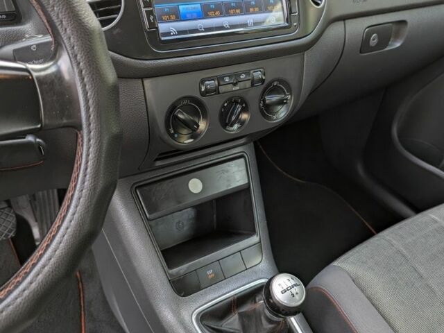 Серый Фольксваген Гольф Плюс, объемом двигателя 1.6 л и пробегом 290 тыс. км за 6500 $, фото 12 на Automoto.ua