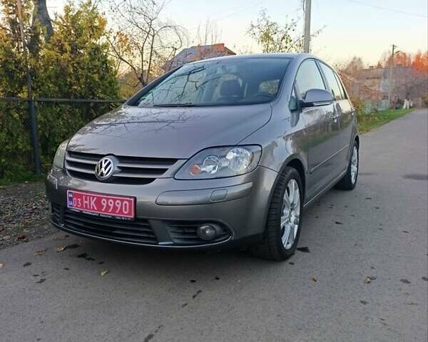 Сірий Фольксваген Golf Plus, об'ємом двигуна 1.6 л та пробігом 217 тис. км за 7400 $, фото 1 на Automoto.ua