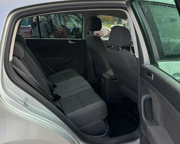 Фольксваген Гольф Плюс 2006 в Ровно на Automoto.ua Серый Фольксваген Гольф Плюс, объемом двигателя 1.6 л и пробегом 213 тыс. км за 5500 $, фото 7 на Automoto.ua