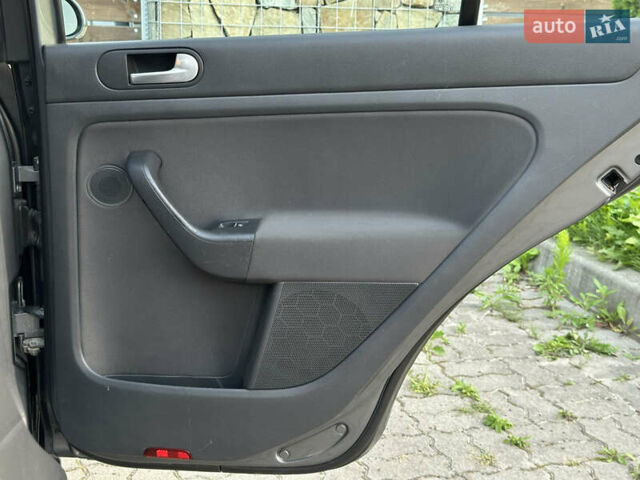 Сірий Фольксваген Golf Plus, об'ємом двигуна 1.6 л та пробігом 260 тис. км за 6799 $, фото 51 на Automoto.ua