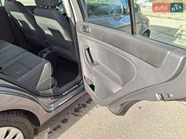 Серый Фольксваген Гольф Плюс, объемом двигателя 1.4 л и пробегом 227 тыс. км за 5500 $, фото 16 на Automoto.ua