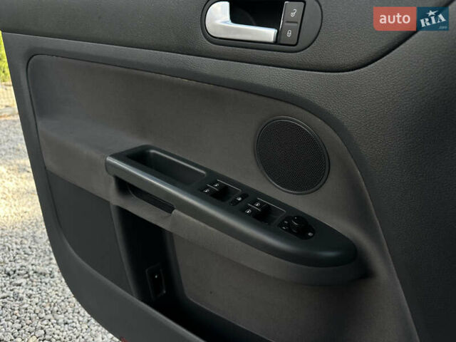 Серый Фольксваген Гольф Плюс, объемом двигателя 1.6 л и пробегом 221 тыс. км за 6400 $, фото 19 на Automoto.ua