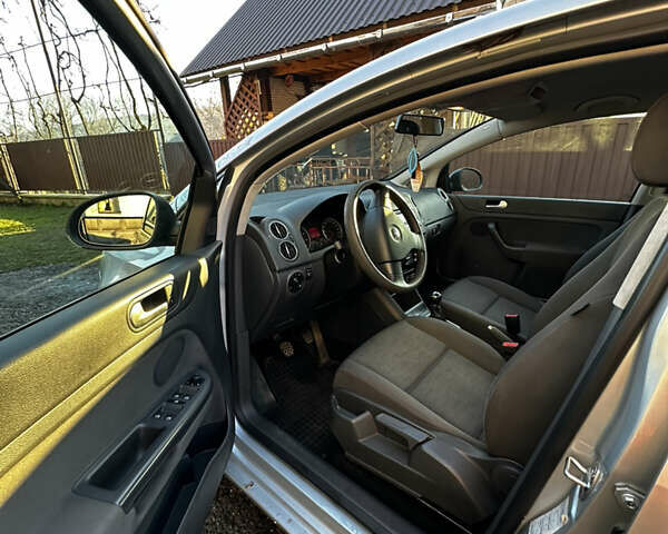 Серый Фольксваген Гольф Плюс, объемом двигателя 1.4 л и пробегом 191 тыс. км за 5900 $, фото 6 на Automoto.ua