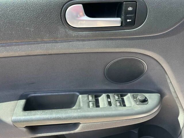 Серый Фольксваген Гольф Плюс, объемом двигателя 1.4 л и пробегом 244 тыс. км за 5600 $, фото 7 на Automoto.ua