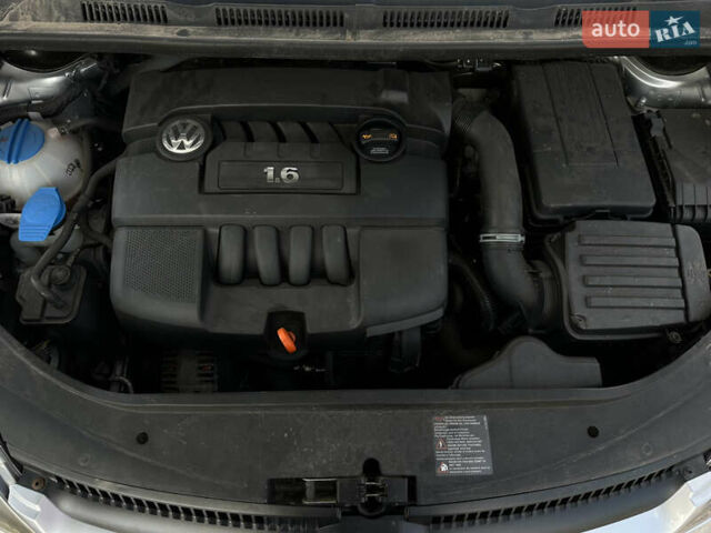 Серый Фольксваген Гольф Плюс, объемом двигателя 1.6 л и пробегом 221 тыс. км за 6400 $, фото 46 на Automoto.ua