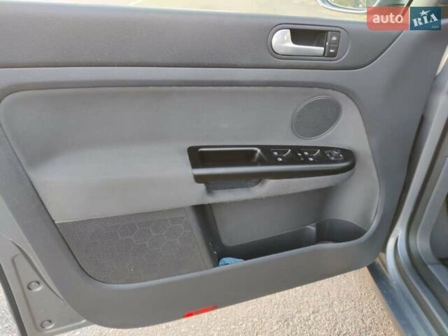 Серый Фольксваген Гольф Плюс, объемом двигателя 1.6 л и пробегом 175 тыс. км за 5999 $, фото 21 на Automoto.ua