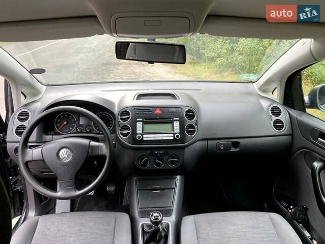 Серый Фольксваген Гольф Плюс, объемом двигателя 1.4 л и пробегом 232 тыс. км за 5750 $, фото 9 на Automoto.ua