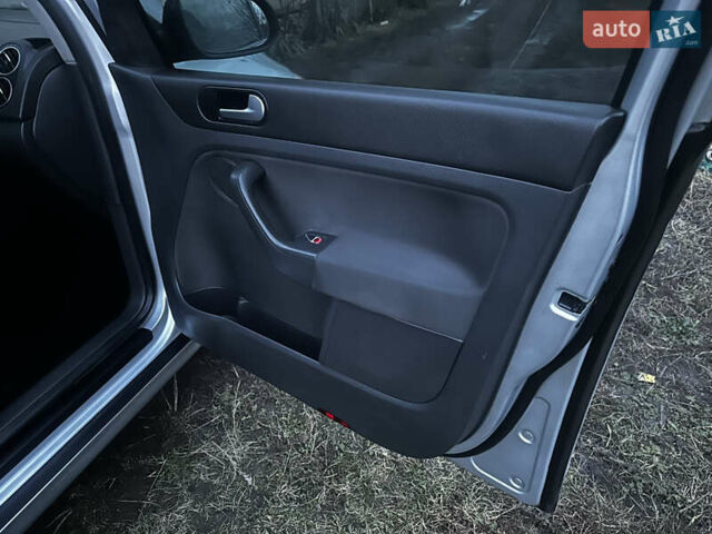 Сірий Фольксваген Golf Plus, об'ємом двигуна 1.6 л та пробігом 279 тис. км за 7100 $, фото 17 на Automoto.ua