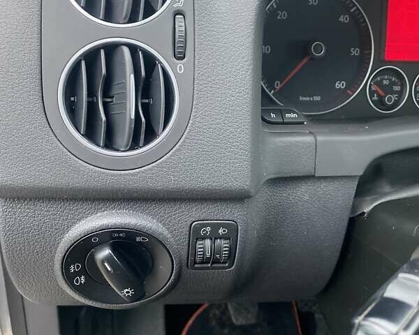 Серый Фольксваген Гольф Плюс, объемом двигателя 1.9 л и пробегом 216 тыс. км за 2950 $, фото 18 на Automoto.ua