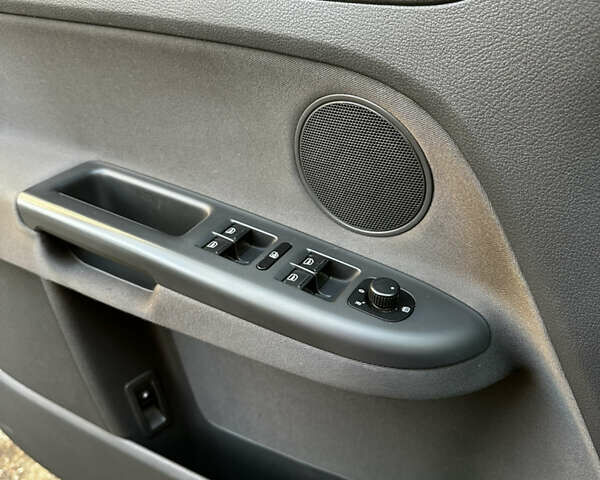 Серый Фольксваген Гольф Плюс, объемом двигателя 1.4 л и пробегом 191 тыс. км за 5900 $, фото 8 на Automoto.ua