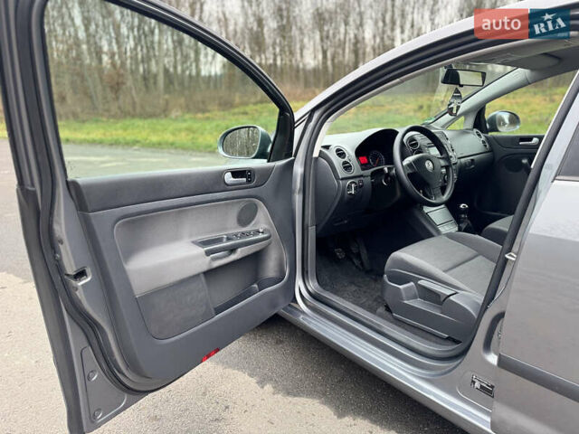 Серый Фольксваген Гольф Плюс, объемом двигателя 1.4 л и пробегом 226 тыс. км за 5300 $, фото 45 на Automoto.ua