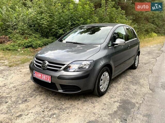 Серый Фольксваген Гольф Плюс, объемом двигателя 1.4 л и пробегом 232 тыс. км за 5750 $, фото 3 на Automoto.ua