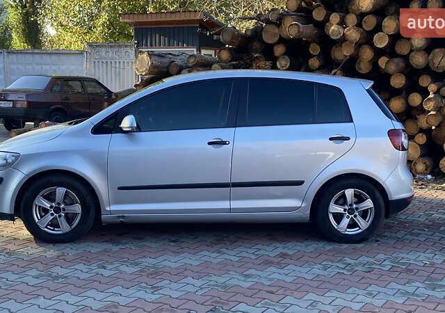 Серый Фольксваген Гольф Плюс, объемом двигателя 1.6 л и пробегом 212 тыс. км за 5399 $, фото 4 на Automoto.ua